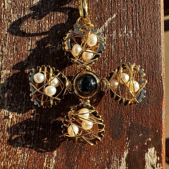Vintage 18k Yellow Gold Cross Pendant